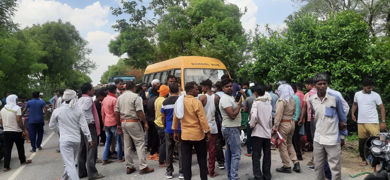 Kanpur dehat : Auto collided in school bus, farmer dies, accident occurred in overtaking pickup