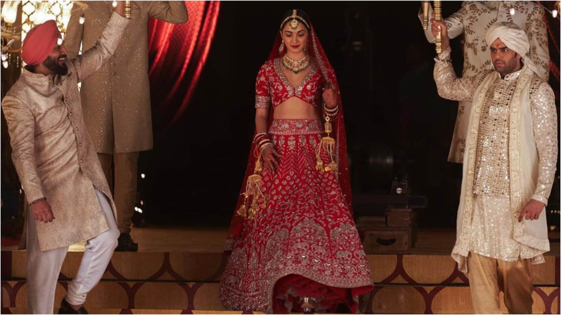 Actress Kiara Advani Bridal Look In Jugjugg Jeeyo in 3 Lakh Red Lehenga News in Hindi