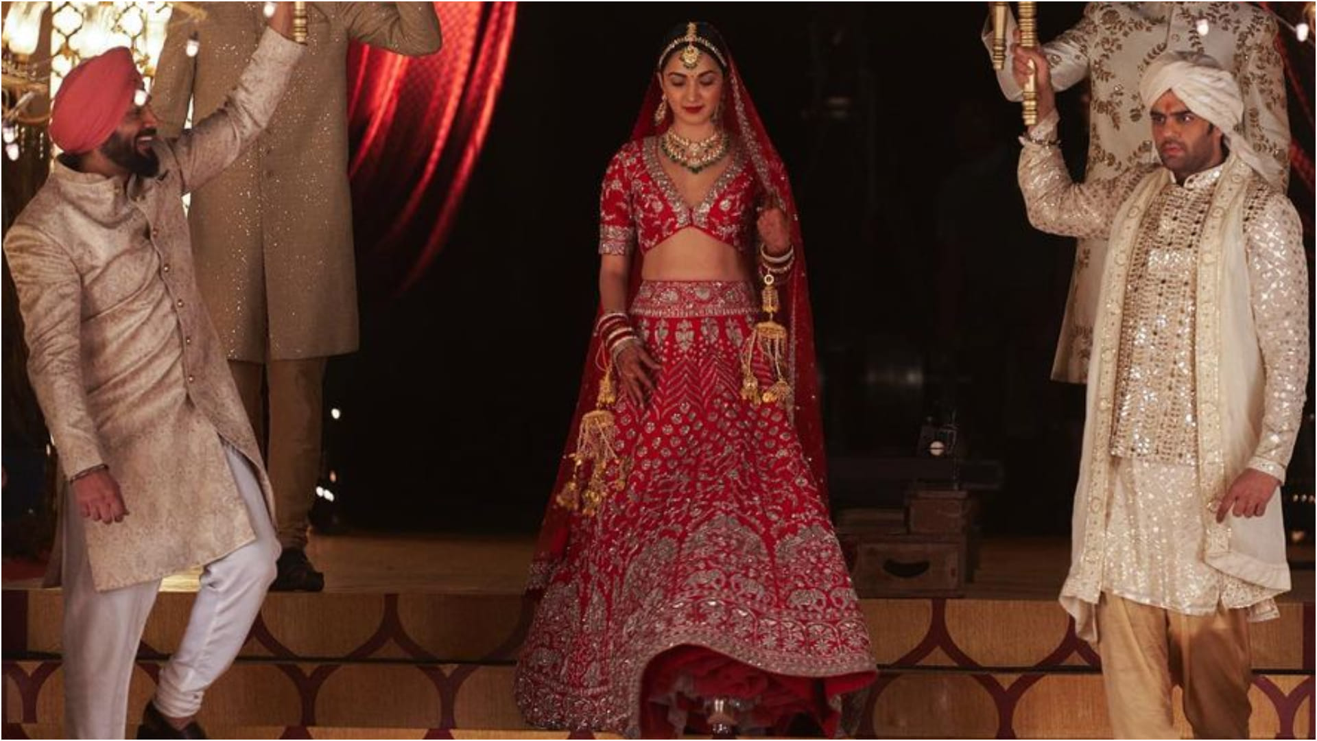 Actress Kiara Advani Bridal Look In Jugjugg Jeeyo in 3 Lakh Red Lehenga News in Hindi