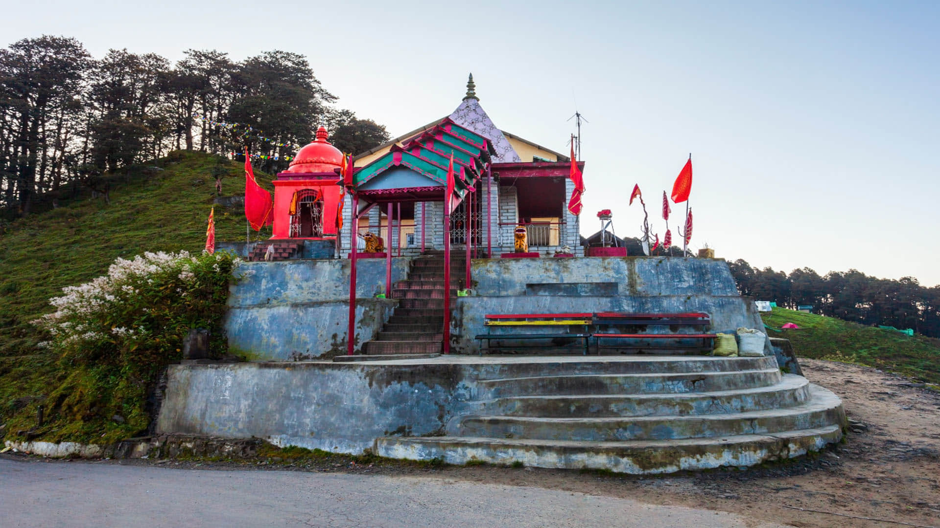 Himachal Pradesh Lord Shiva Temple Where Couples Fleeing Home get Shelter Know All Details in Hindi