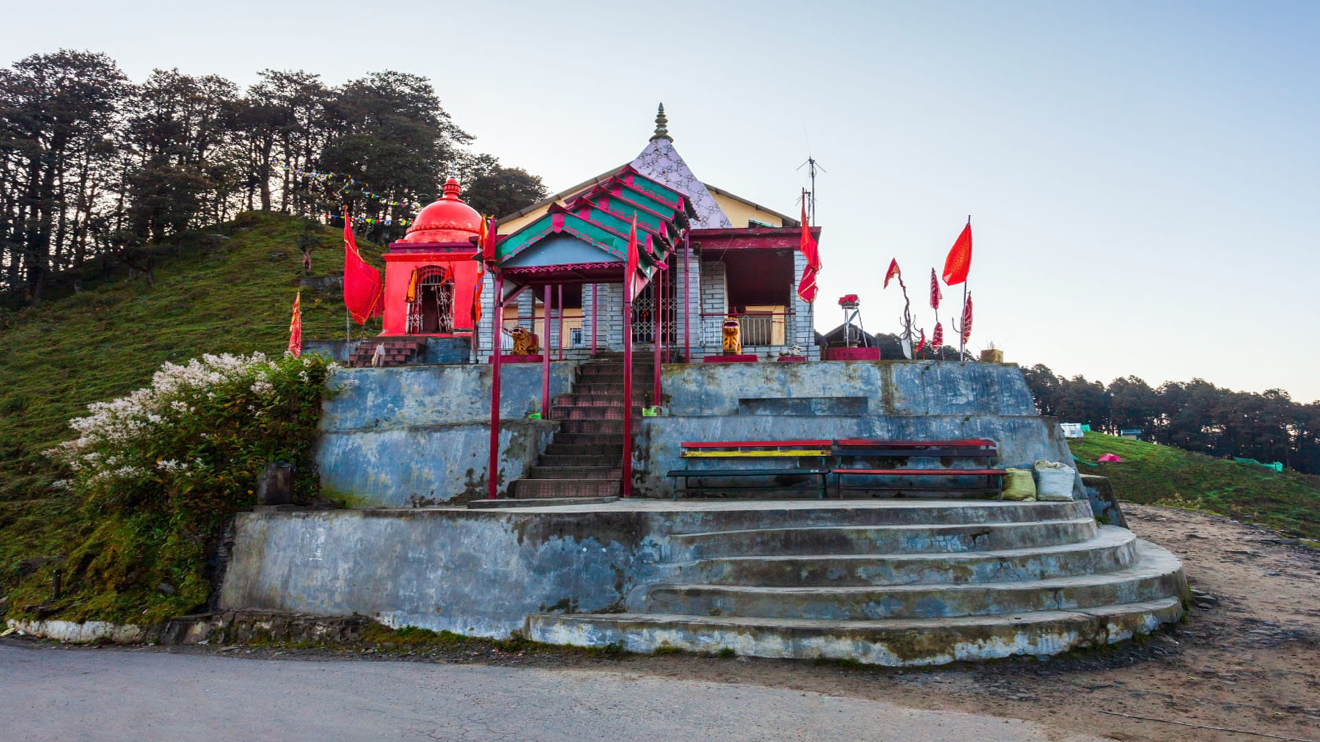 Himachal Pradesh Lord Shiva Temple Where Couples Fleeing Home get Shelter Know All Details in Hindi