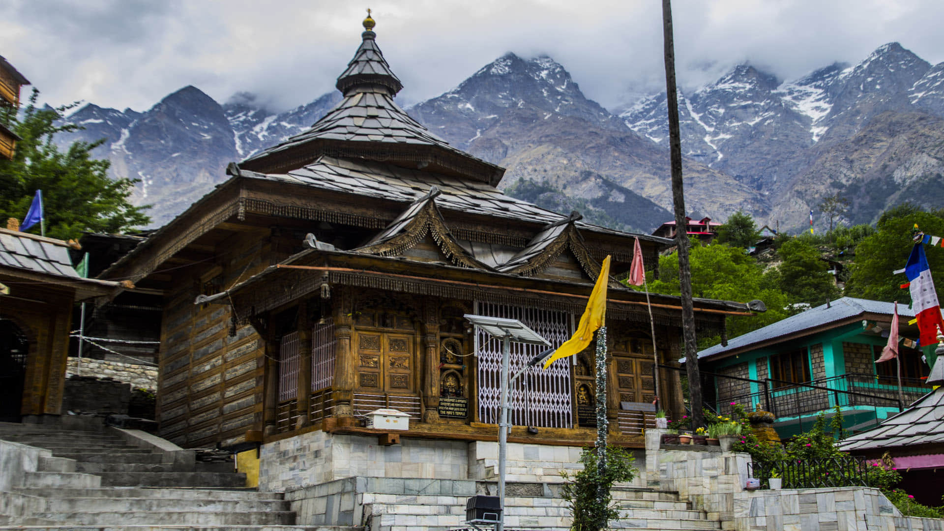 Himachal Pradesh Lord Shiva Temple Where Couples Fleeing Home get Shelter Know All Details in Hindi