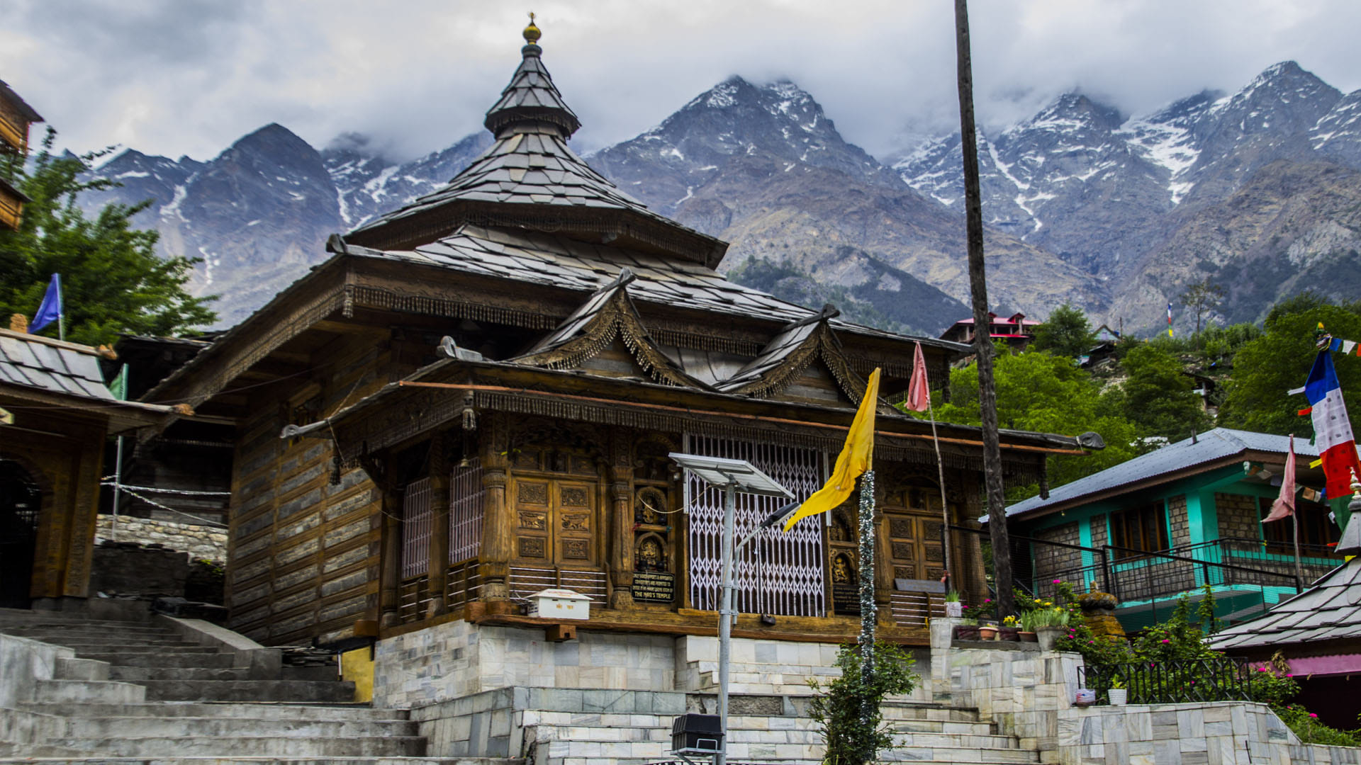 Himachal Pradesh Lord Shiva Temple Where Couples Fleeing Home get Shelter Know All Details in Hindi