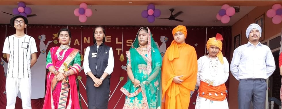 Children presented cultural programs in the costumes of ancestors
