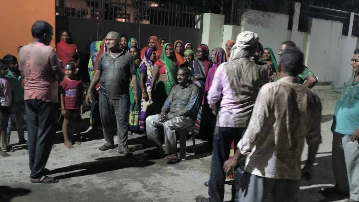 Women bathe Sadar MLA with mud to make it rain in maharajganj