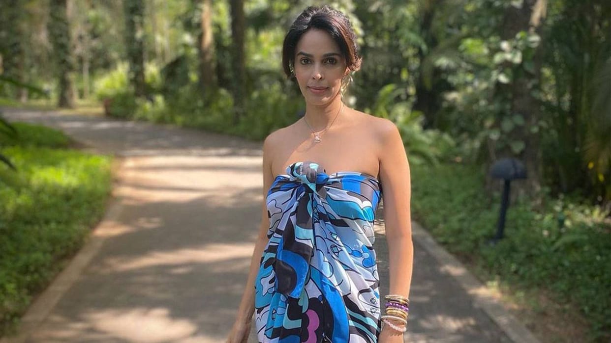 mallika sherawat bold and sizzling photos viral on social media fans reacted