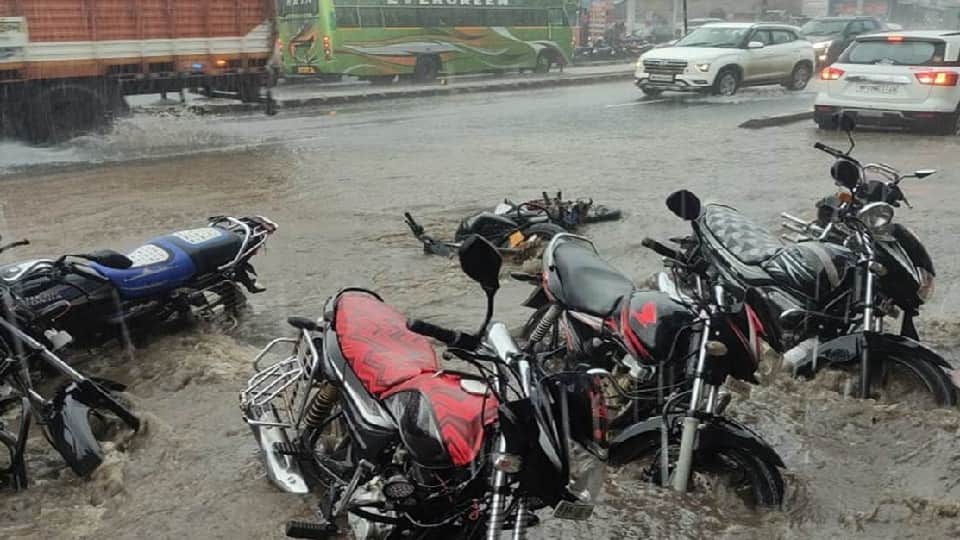 MP Madhya Pradesh Weather Update Today: Red alert for excessive rain in Chhindwara, Burhanpur, Khandwa Narmadapuram