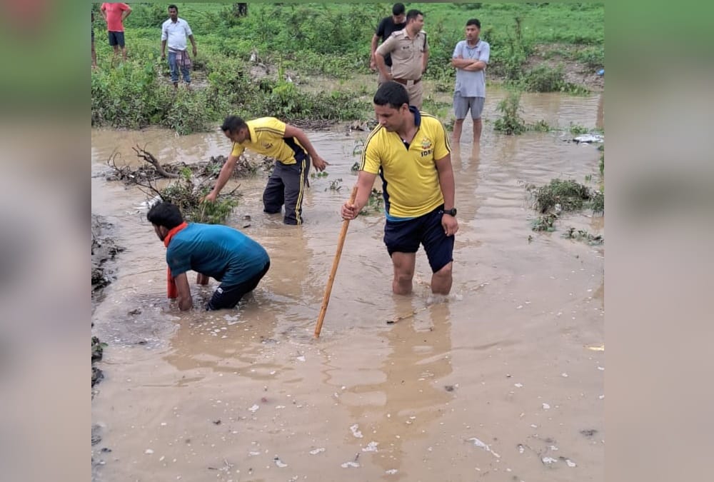 Dehradun Weather News: Two real sisters swept away in heavy flow of water one dead body recover photos