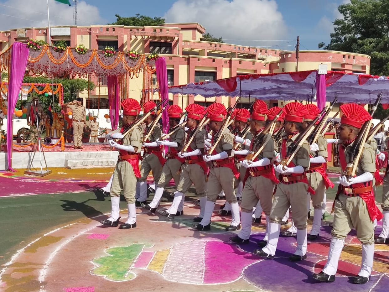 Oath of allegiance and honesty administered to 190 new constables