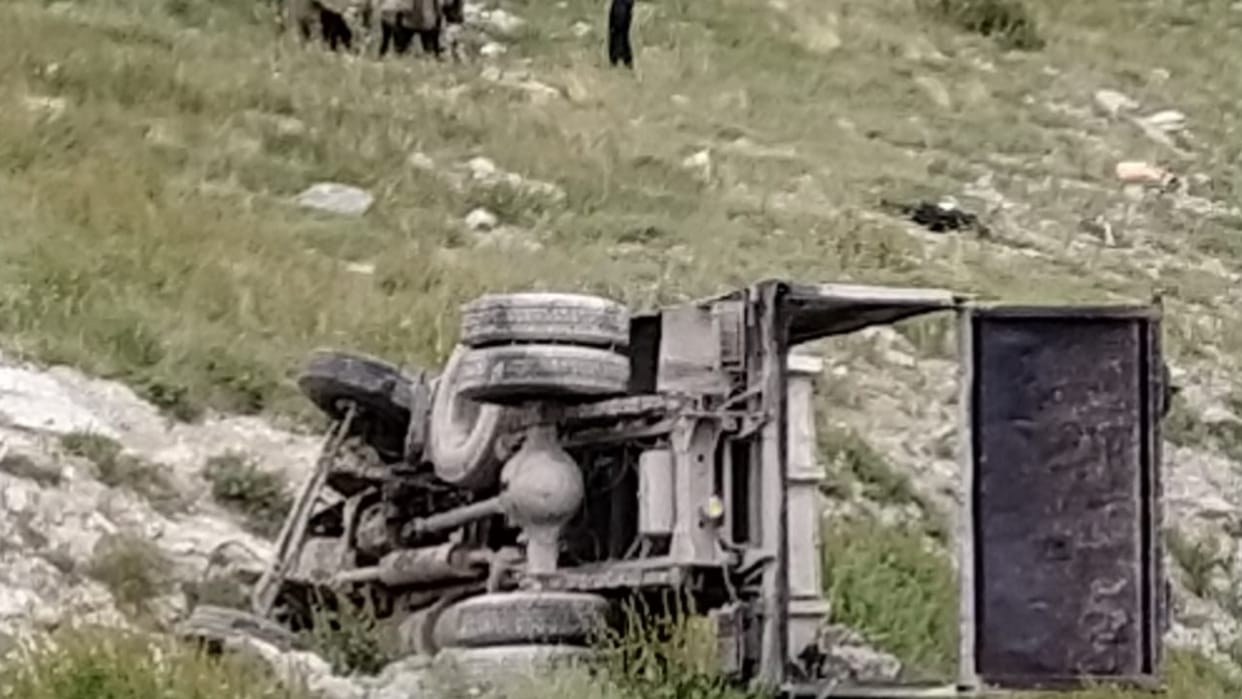 three killed three injured  Truck accident on Manali-Leh Highway near Near DeepakTal
