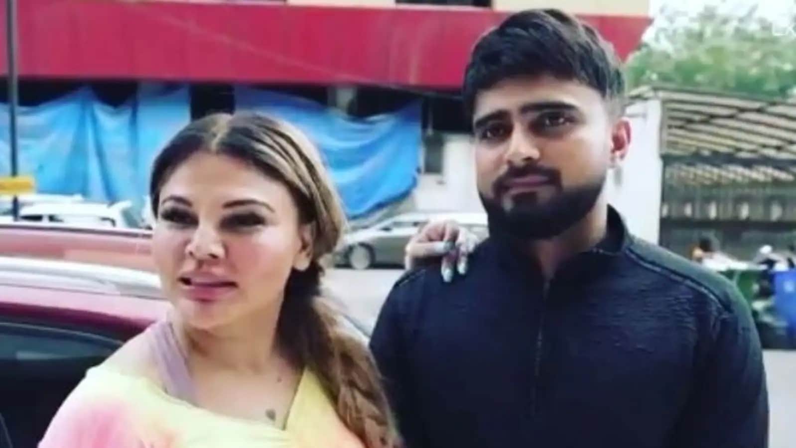 Rakhi Sawant Dance in Car with Boy friend Adil durrani Goes viral on Social media