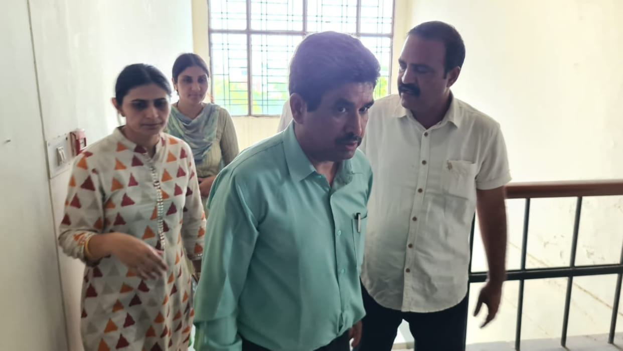 Sonipat Vigilance team arrested the superintendent of DC office for taking bribe of 20 thousand rupees