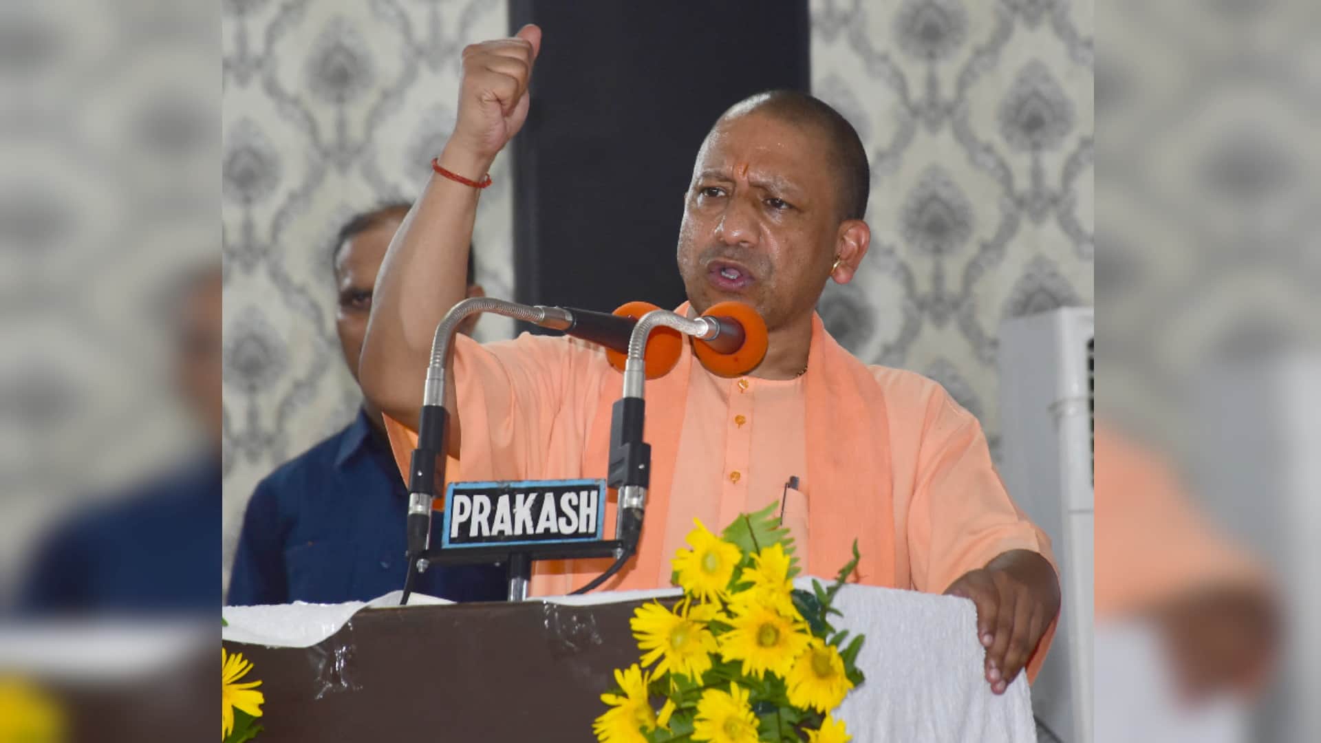 CM Yogi Adityanath listen complaint in Janata Darbar in Gorakhpur