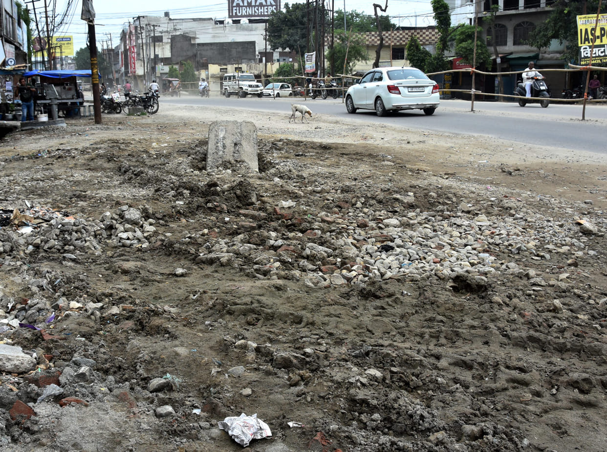 Road on one side will remain closed, on the other side also broken