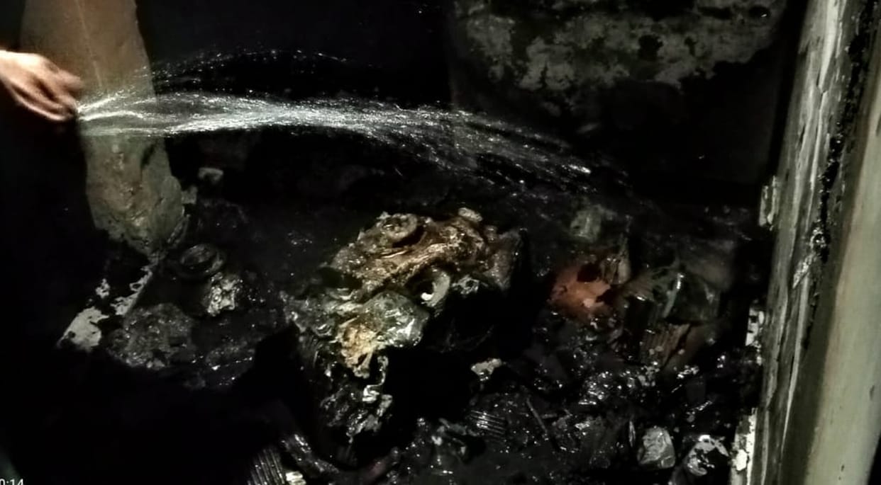 fire in retire teachers house in sataun panchyat giripaar sirmaur area many lakha properity destroyed