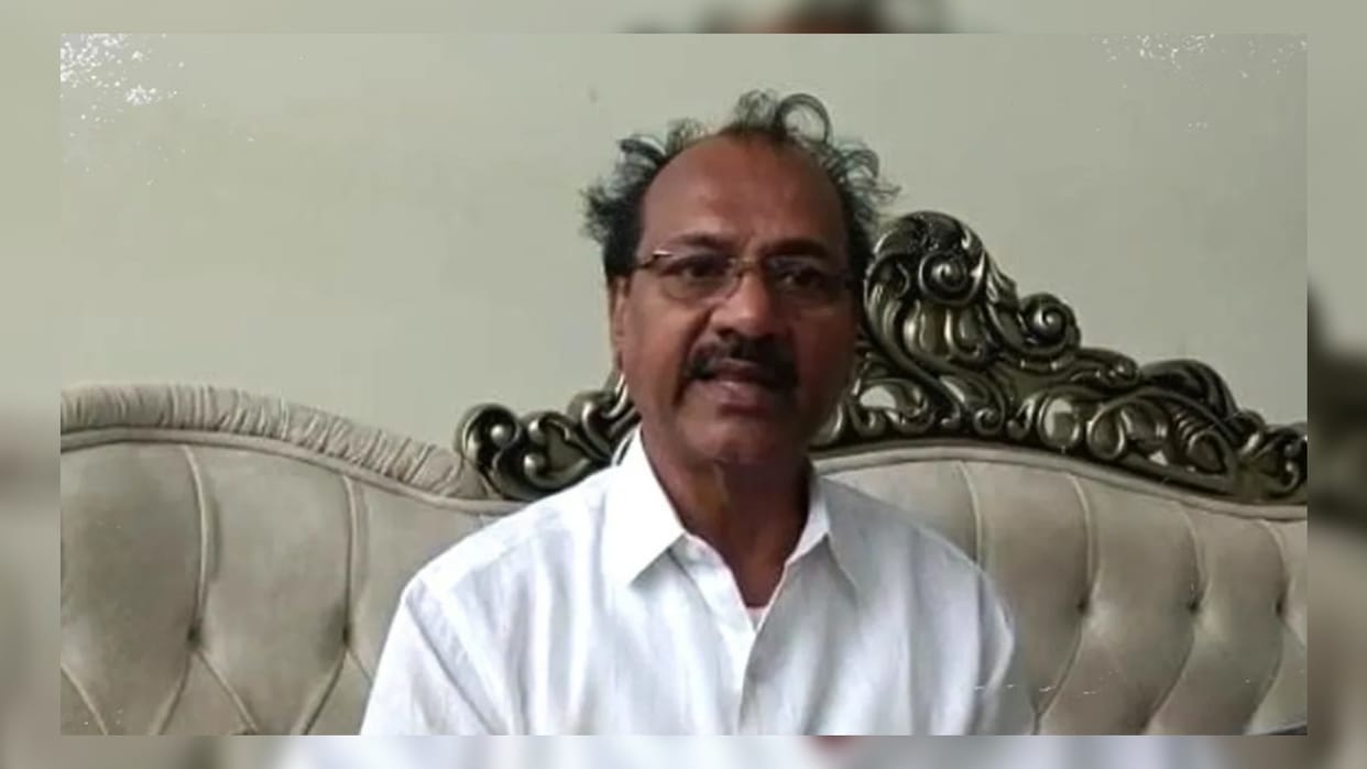 Kannada actor Shivaranjan Bolannavar Attacked By Unknown attackers outside his house