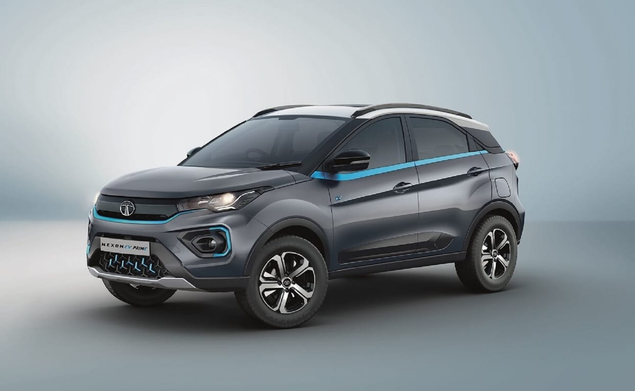 Tata Nexon EV Prime launched in India Know price features Specifications News in Hindi Tata Motors Launches New advanced technology-driven features for Nexon EV