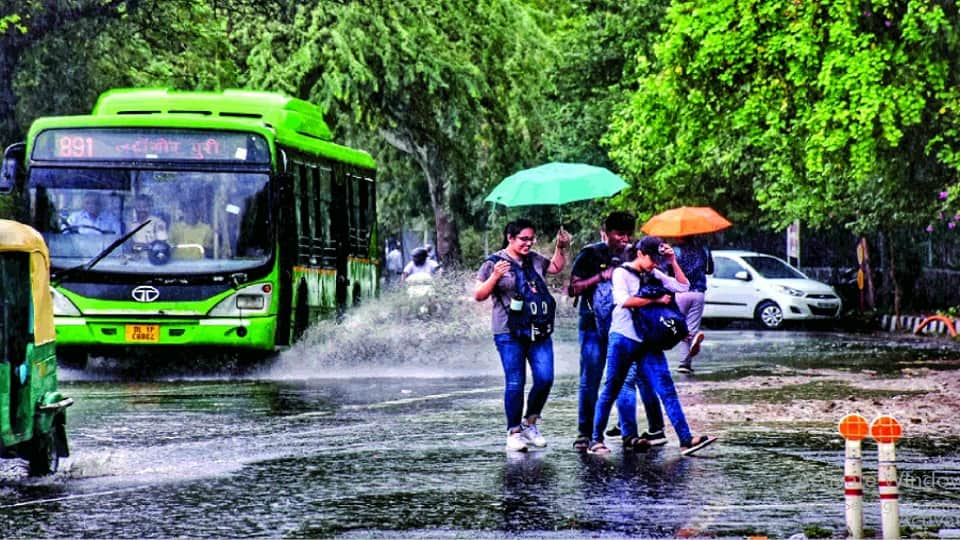 delhi weather forecast light to moderate rain likely in many areas in delhi on friday