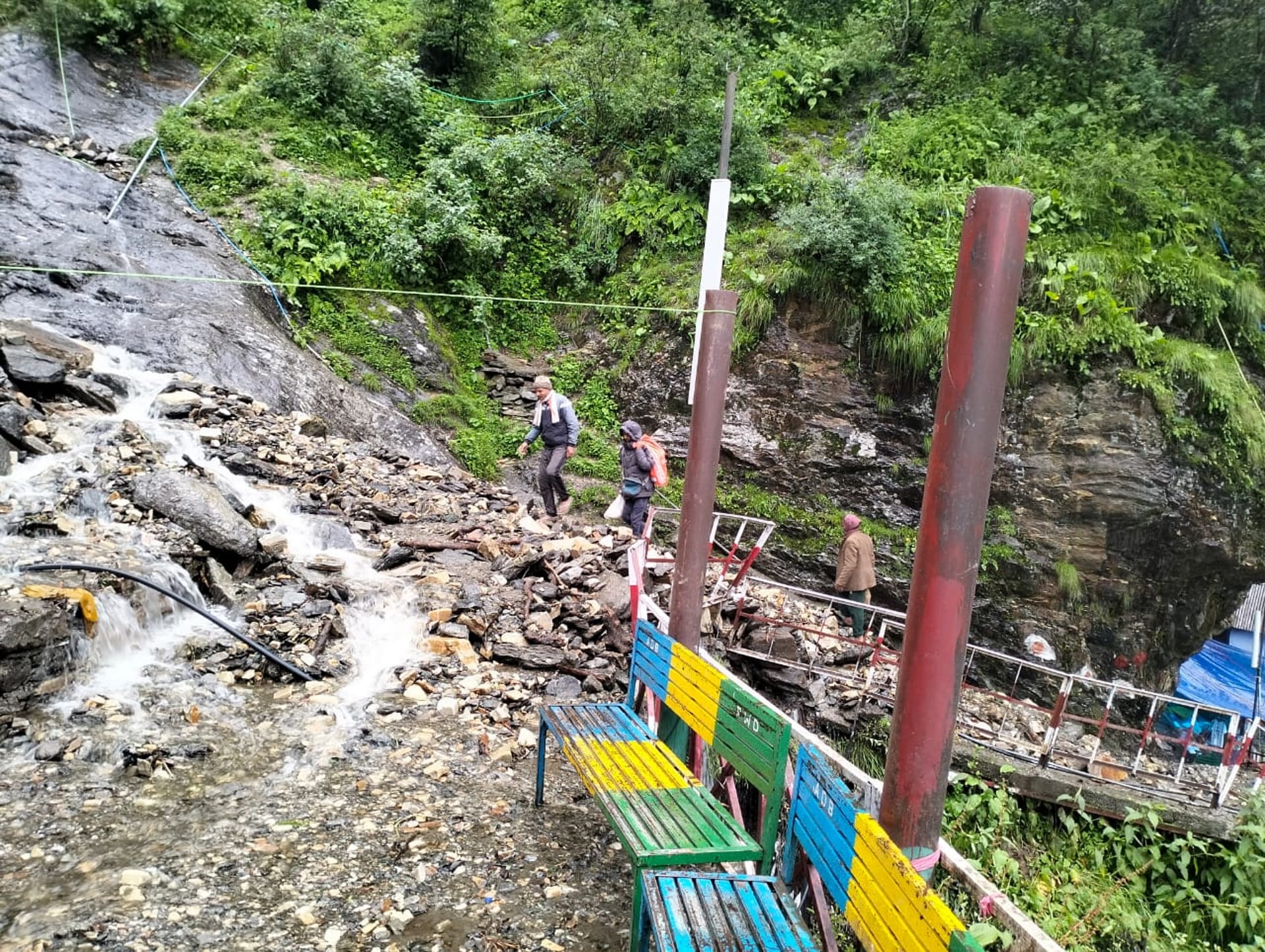 Uttarakhand Weather update rivers Badrinath and Yamunotri highway closed due to landslides heavy rain alert in five districts