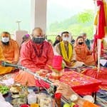 श्रीनगर में कार्यक्रम दौरान मौजूद लोग
