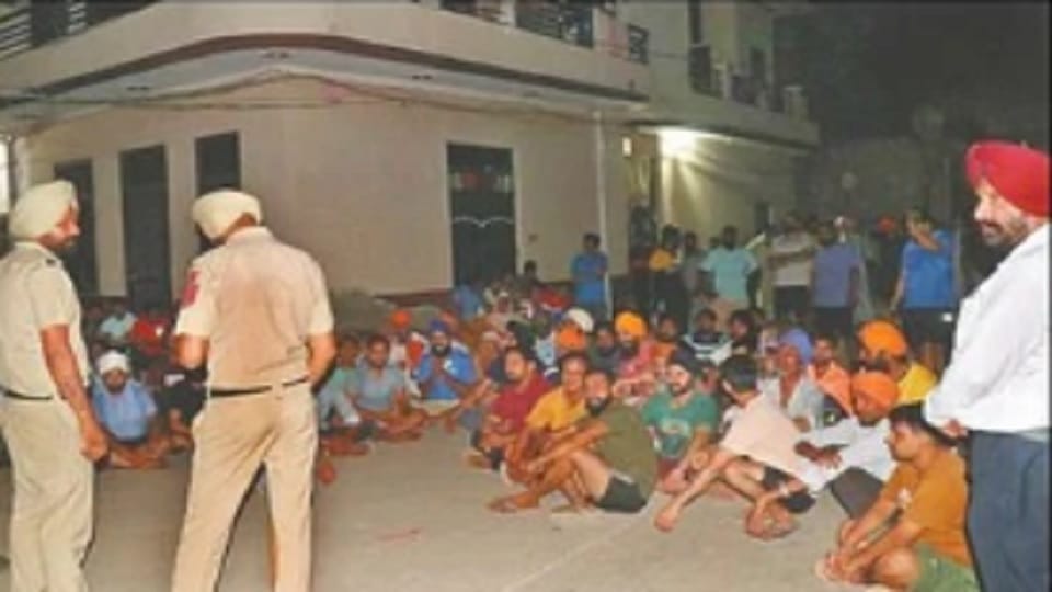 Uproar in the satsang of Dera Sacha Sauda chief, Sikh Jathebandis protested