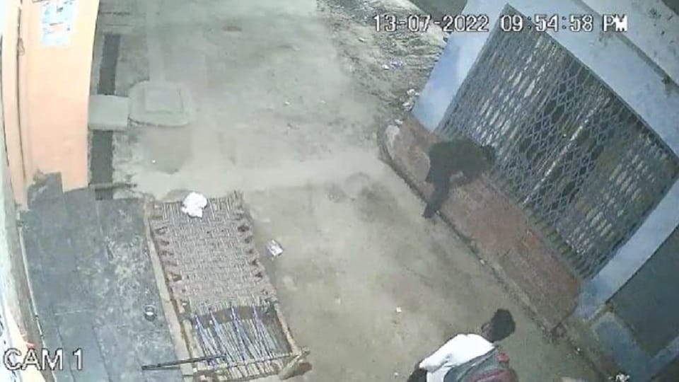 eccentric young man shocking act before attacking headmaster in agra crime news