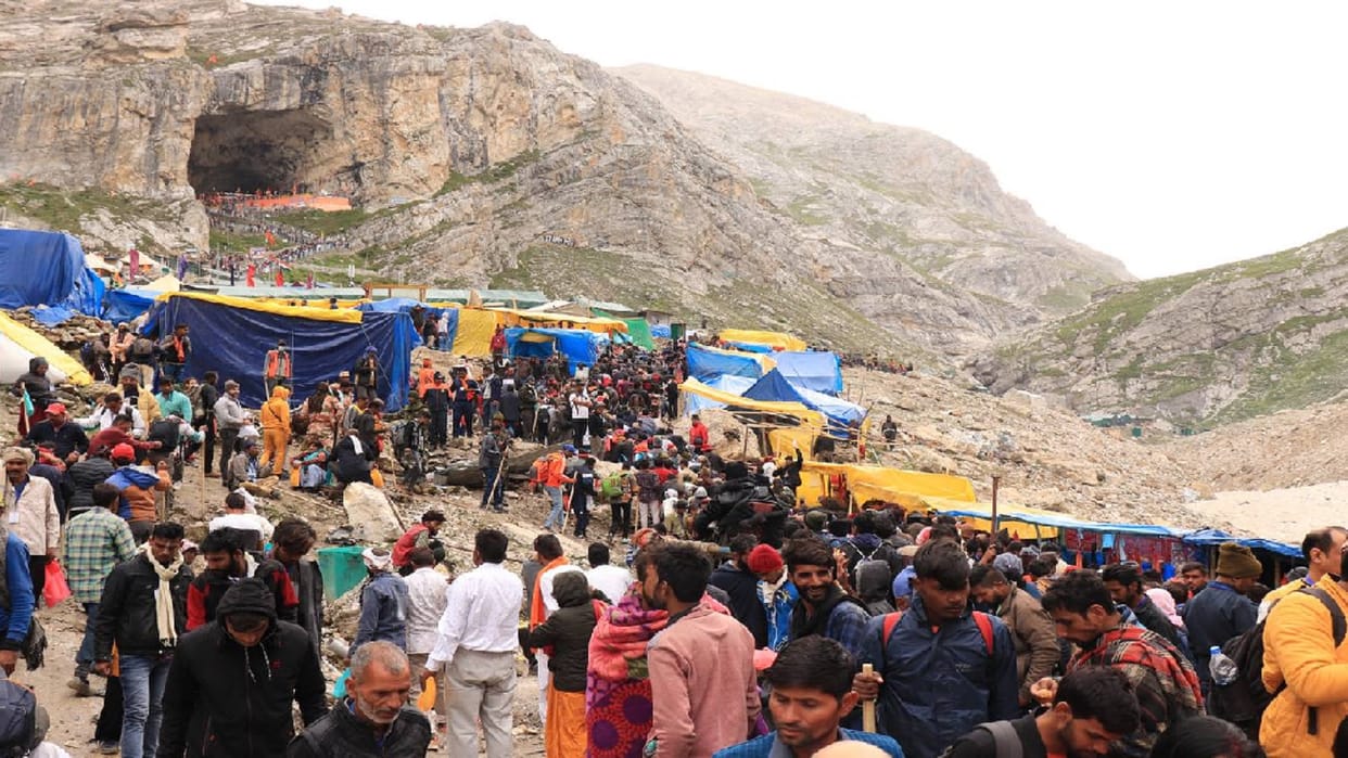 Amarnath Yatra More than 16 thousand devotees visited Baba Barfani