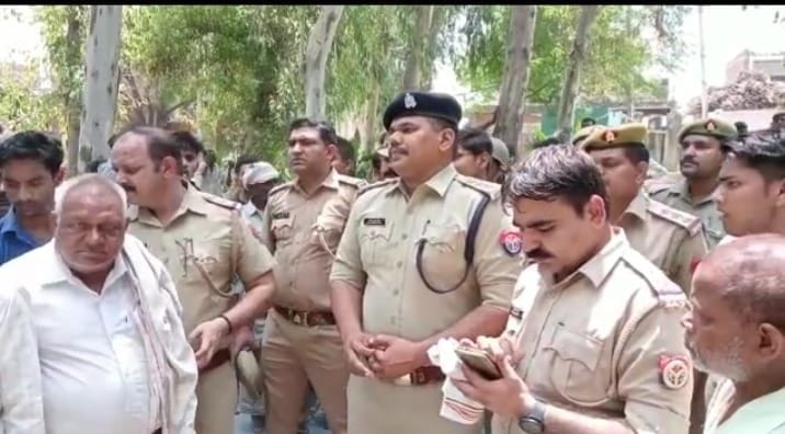 SP leader's last rites took place under police guard in Etawah