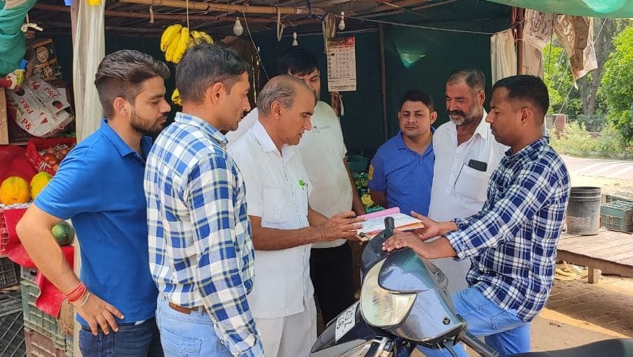 Invoice deducted in Sector 16-17 market for using single use plastic
