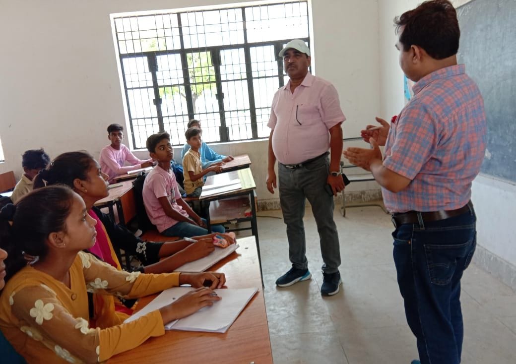 hardoi news, Salary of entire staff including model school principal stopped