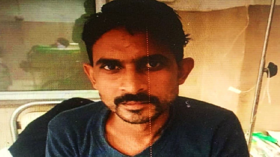 Rs 50 thousand reward for giving information about gangster who escaped from Agra court premises