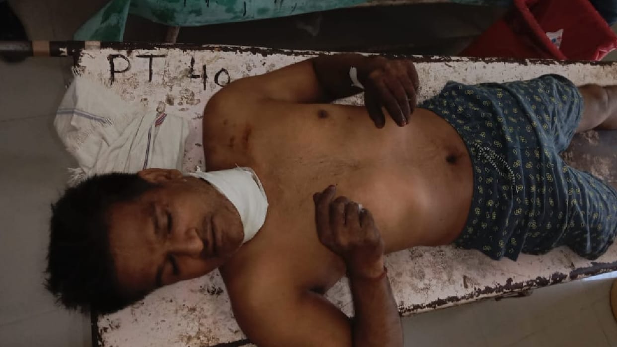 Rata throated by giving lift robbed mobile phone and purse