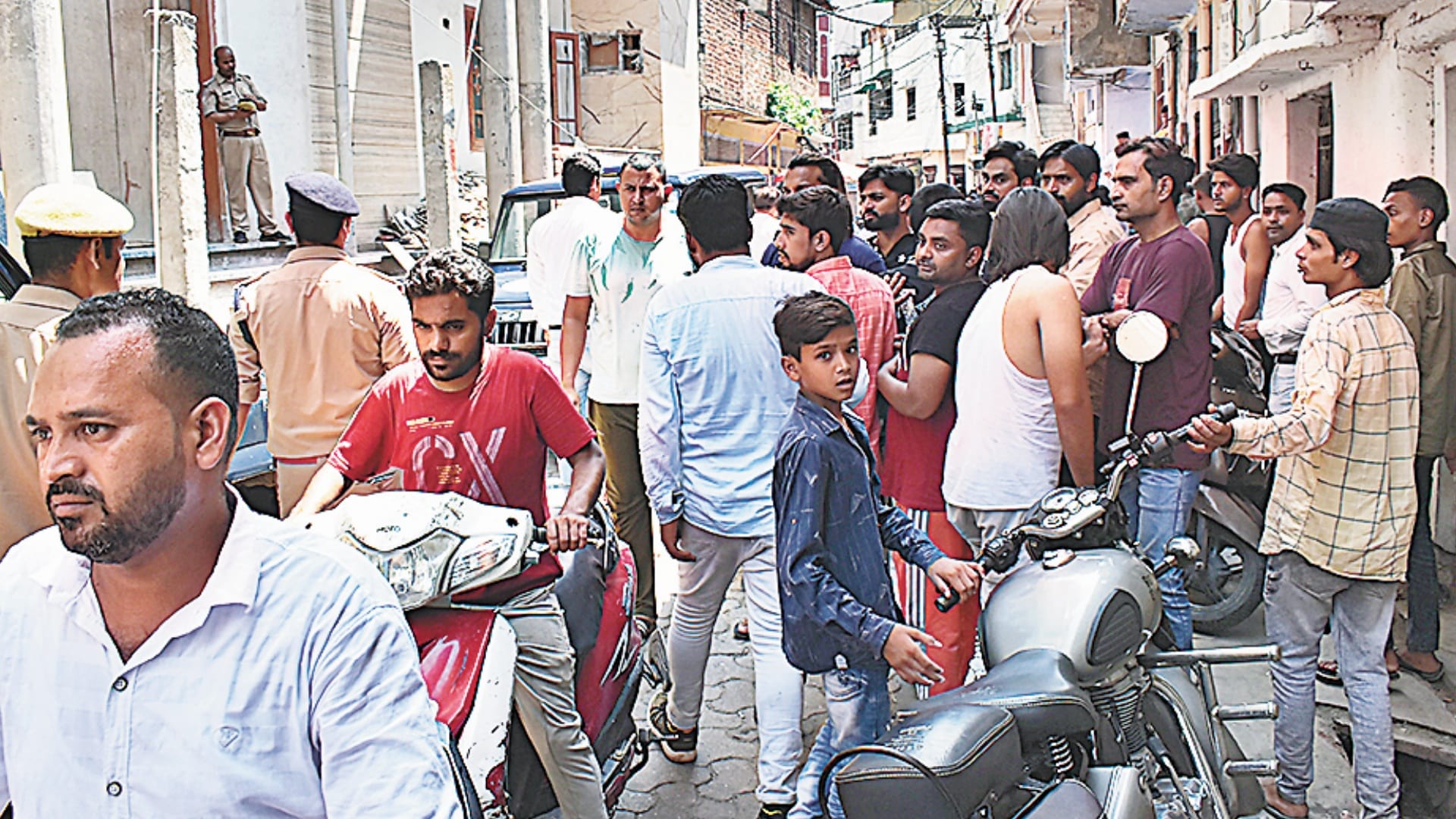 Meerut:former minister Haji Yakub Qureshi  properties marked at eight places, police arrested fellow Faizab