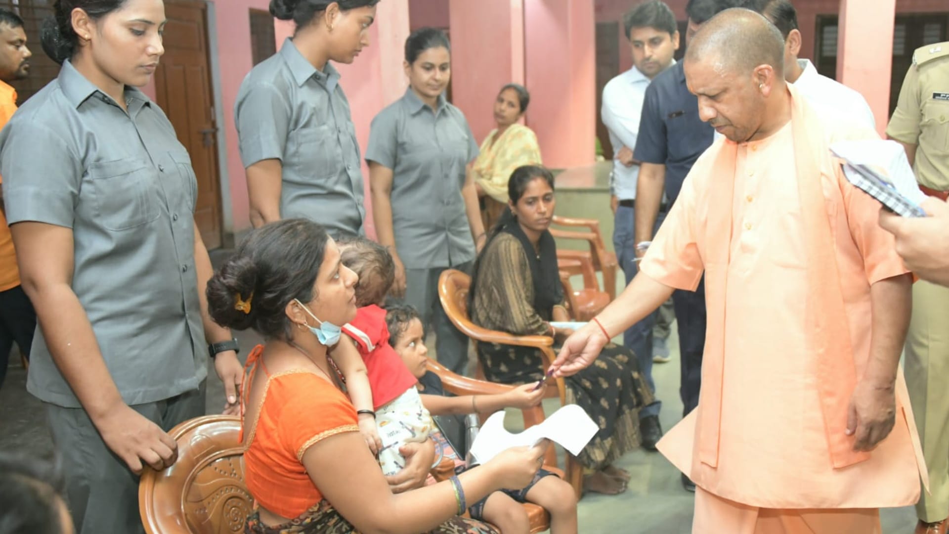 CM Yogi listened to complaint in Janata Darbar