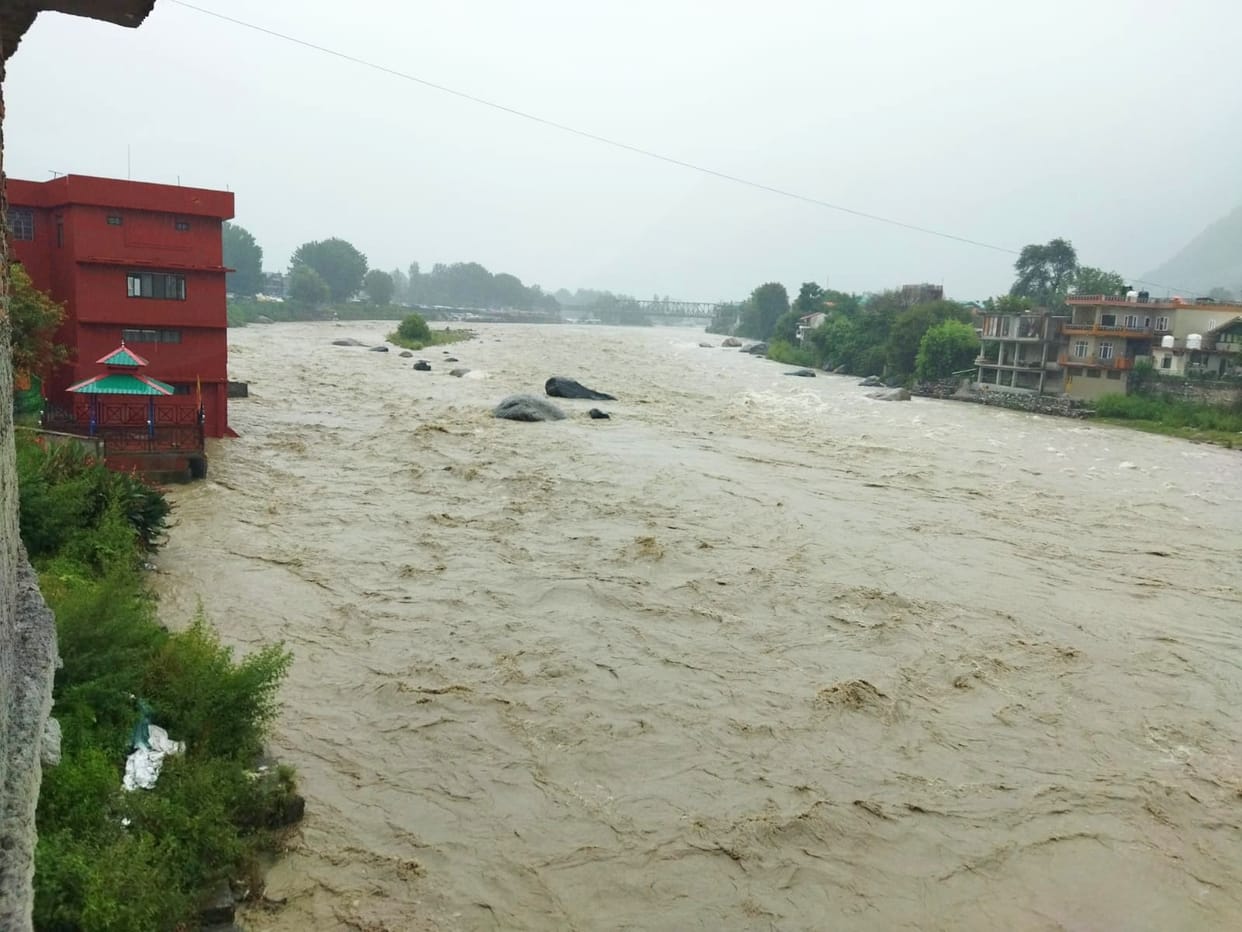 Rain halted life in Kullu and Lahaul
