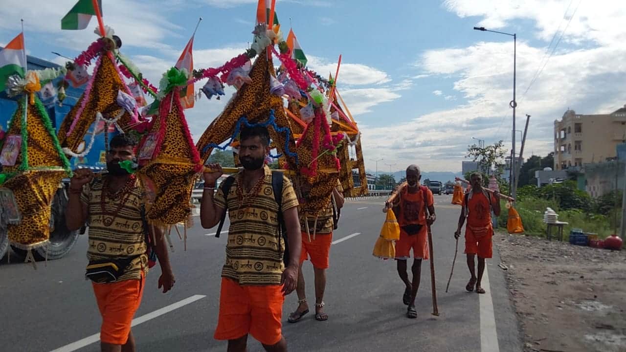 Kanwar Yatra 2022: kanwariya wear Ghungroo and Damru Unique Reason