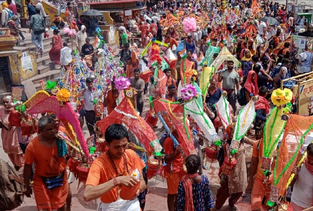 kanwar yatra 2022: In these days Kanwar Yatra everyone is being called as bhole, See potos