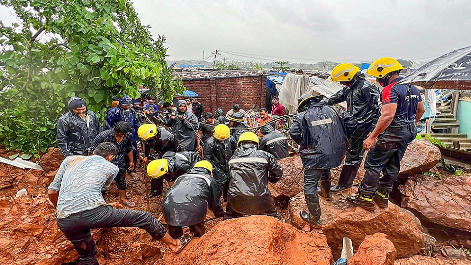 Weather Live Updates Today Gujarat Maharashtra Flood Heavy Rain Monsoon in Delhi Uttarakhand IMD Rainfall Alert 15 July 2022