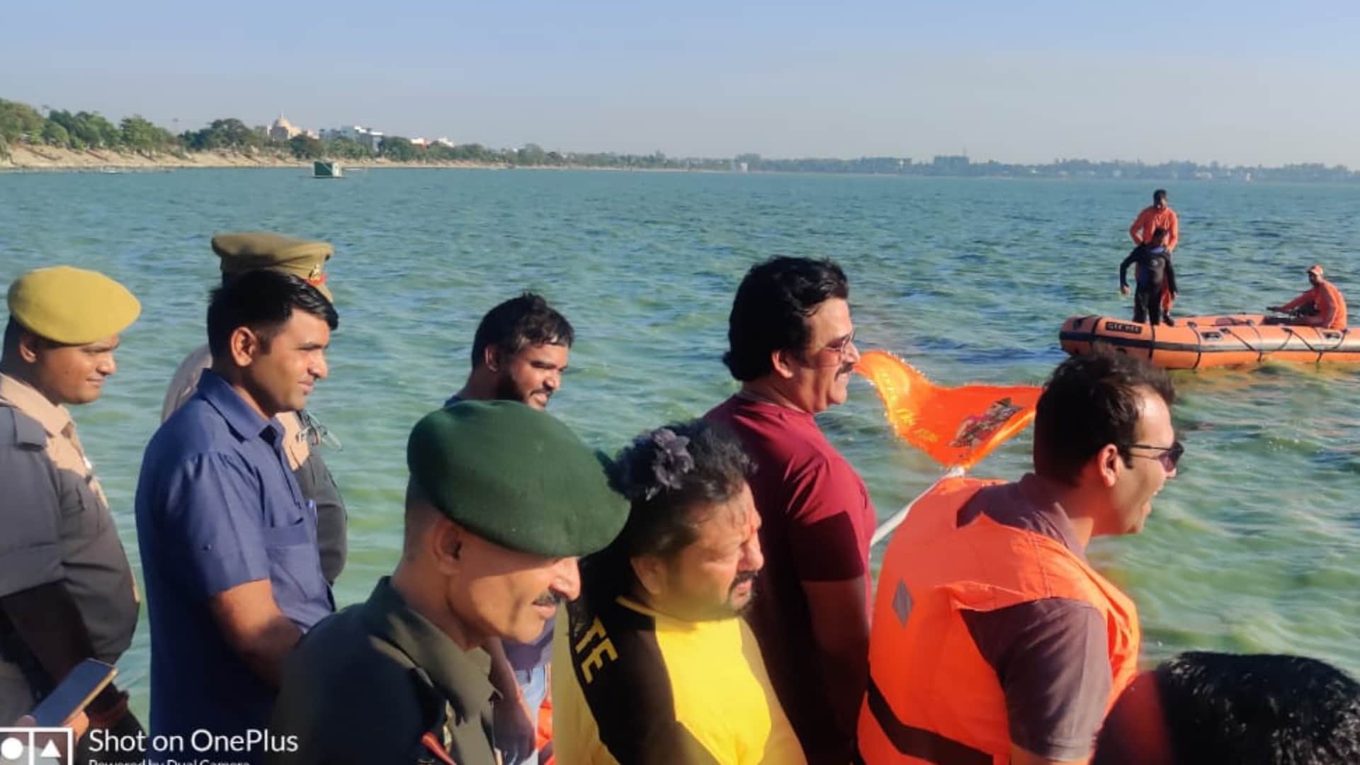 Ravi Kishan and Jitin Prasad voted in Ramgarh Tal