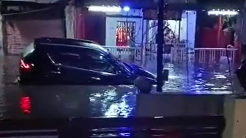 MP Weather Update: child dies due to wall collapse in Burhanpur, car drowned in Indore