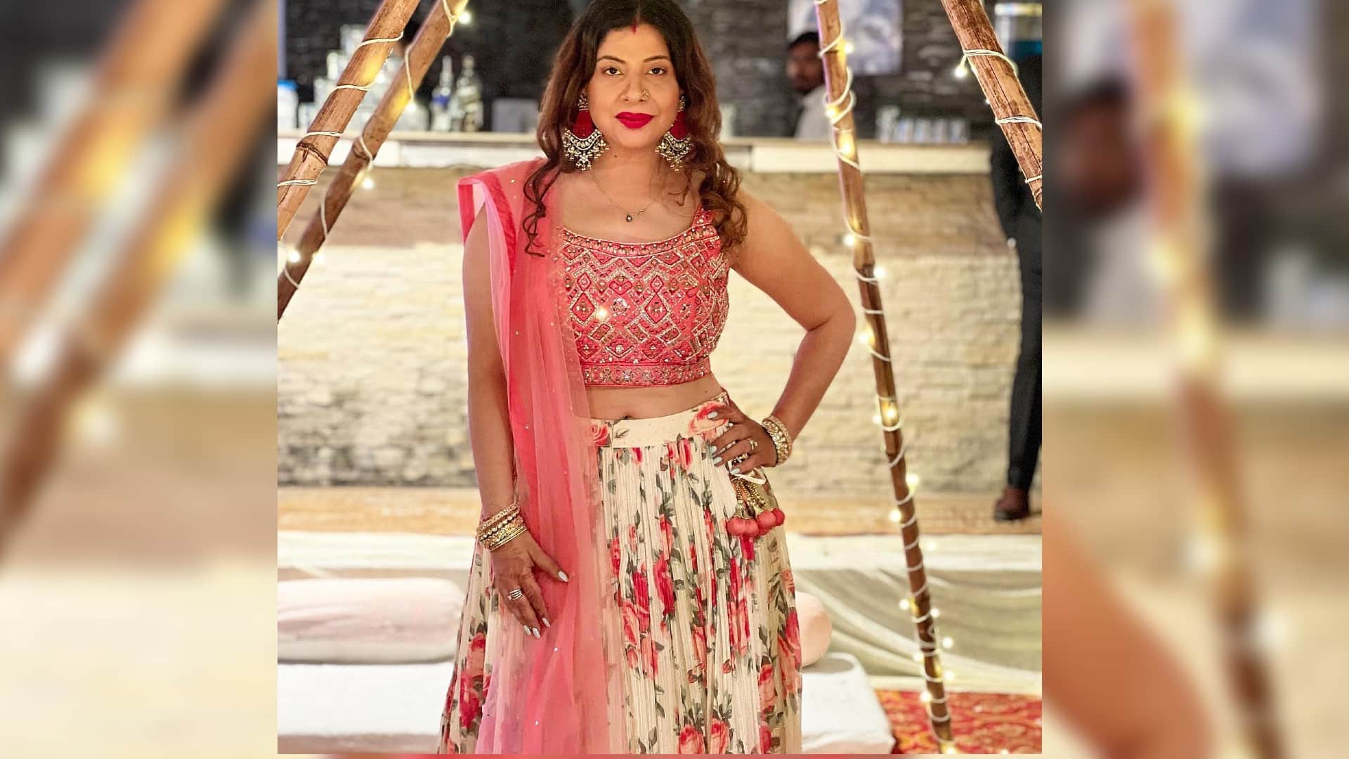 Bhojpuri actresses performed on Item song akshara Singh monalisa Rani Chatterjee sambhawna Seth amrapali dubey