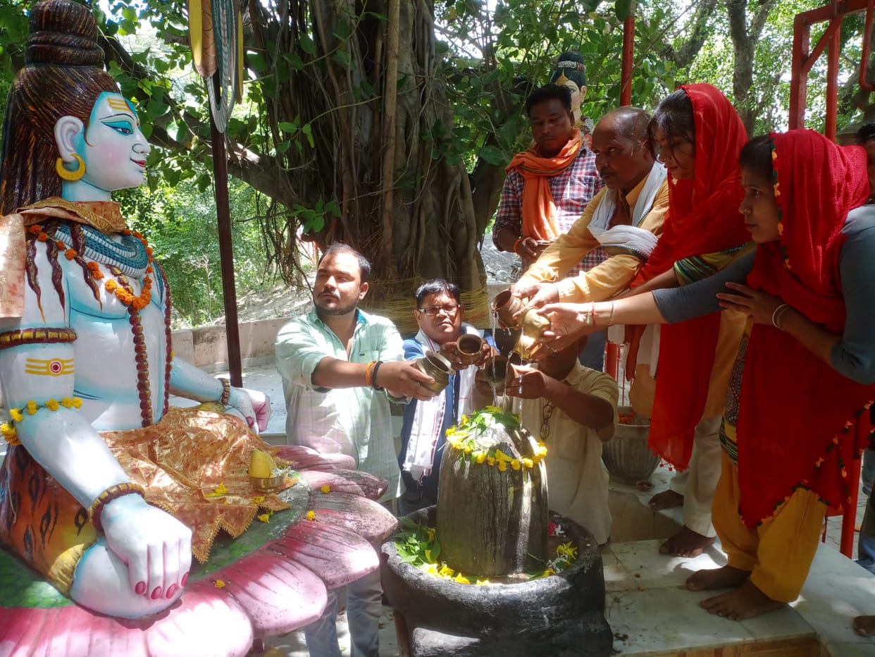 First day of Sawan: Devotees performed Jalabhishek of Lord Shankar amidst Vedic chanting