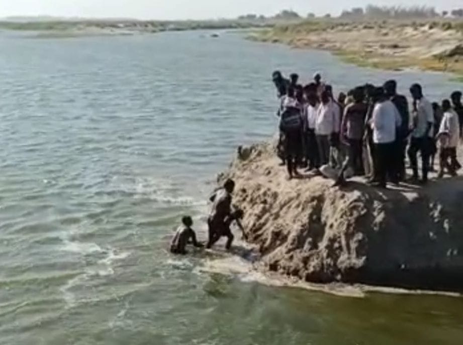 The boy drowned while taking a bath in the Ganges on Guru Purnima, died
