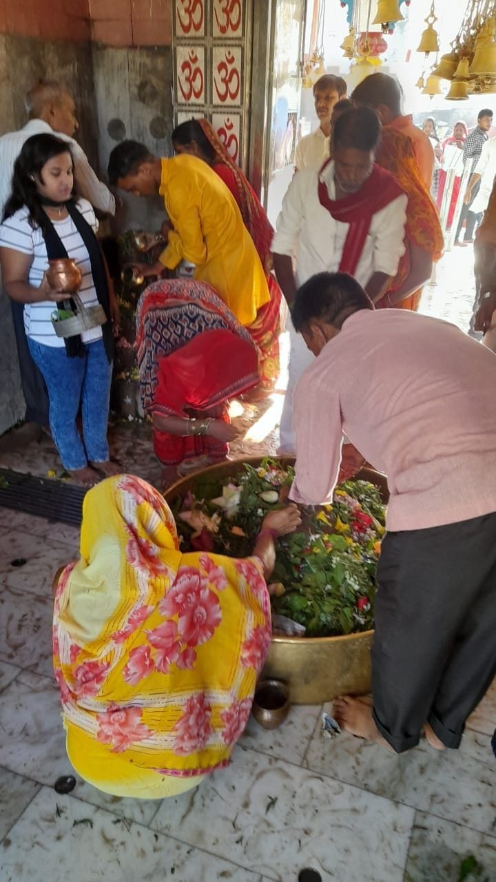 Shiv devotees performed Jalabhishek in Tameshwarnath