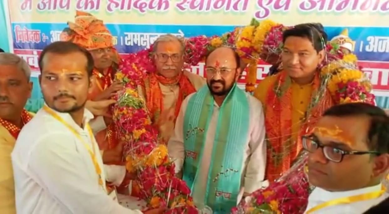Yogi's minister took a dig at Indira, Mulayam and Mayawati in Etawah