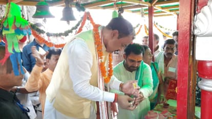 Photos: Deputy Chief Minister Keshav Prasad Maurya paid homage to Swami Kalyan Dev at Shukdev Ashram