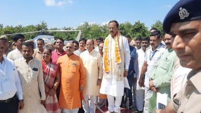 Photos: Deputy Chief Minister Keshav Prasad Maurya paid homage to Swami Kalyan Dev at Shukdev Ashram