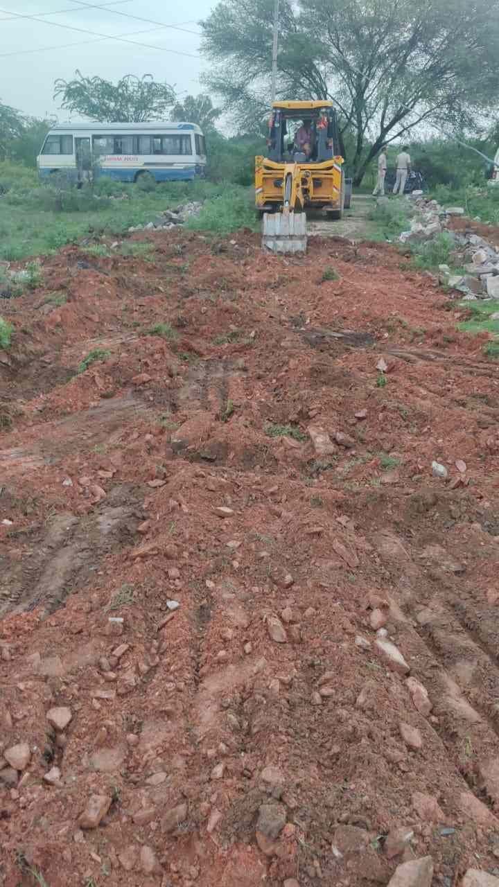 Action against illegal colony, team demolished boundary wall, uprooted the road