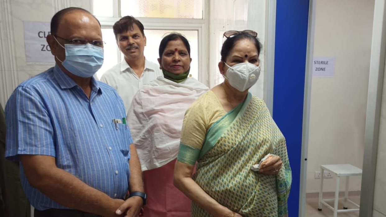 Chief of Women Commission Vimla Batham visits Lokbandhu hospital.