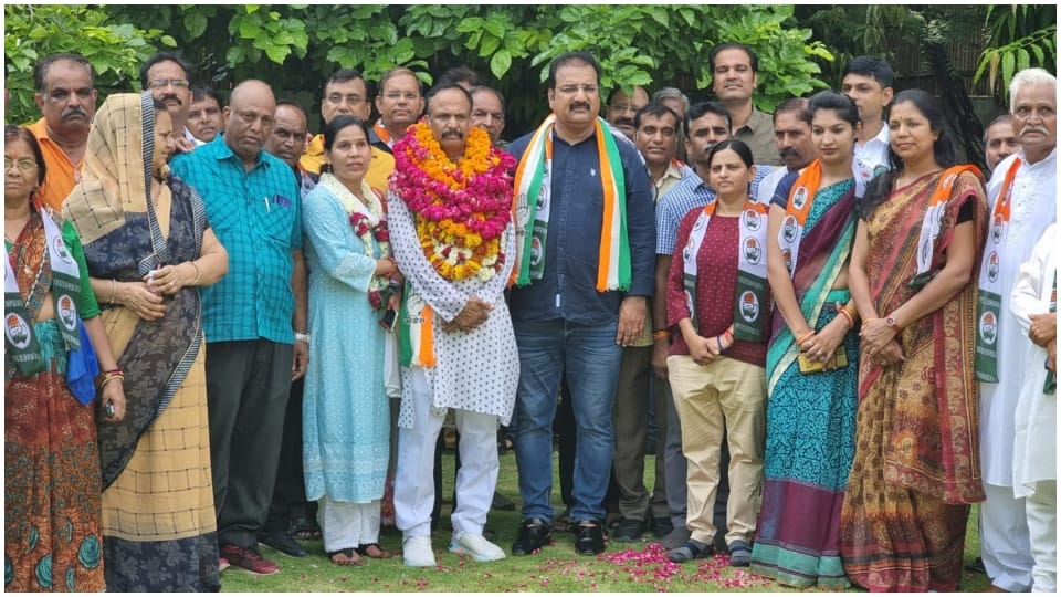 107 BJP workers join Congress Minister Khachariyawas got membership in jaipur